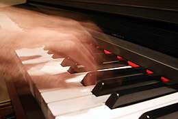 передача движения с помощью выдержки на примере пианиста