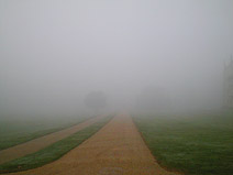 St Johns College-nieuwe rechtbank in de mist