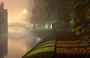  raya de luz de ventana en niebla